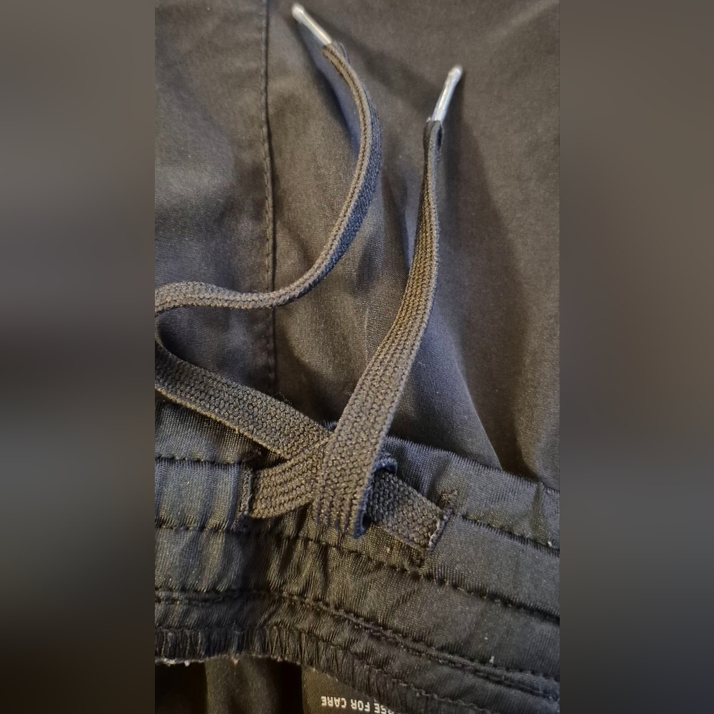 New Balance Men's L Black Lightweight Zipper Bottom Track Pants EUC - Picture 8 of 8